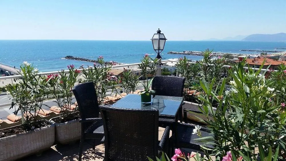 Hotel Tirreno Marina di Massa