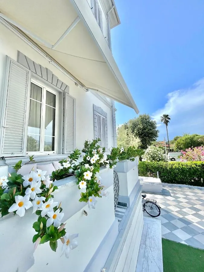 Hotel Tirreno Marina di Massa 4*,