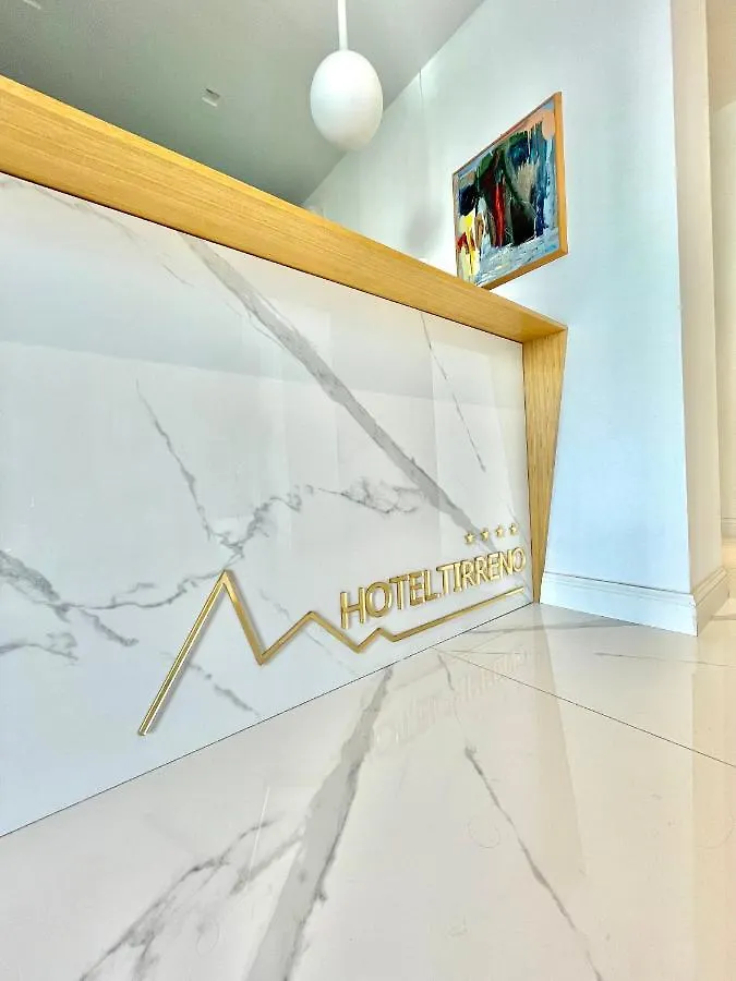 Hotel Tirreno Marina di Massa Italien